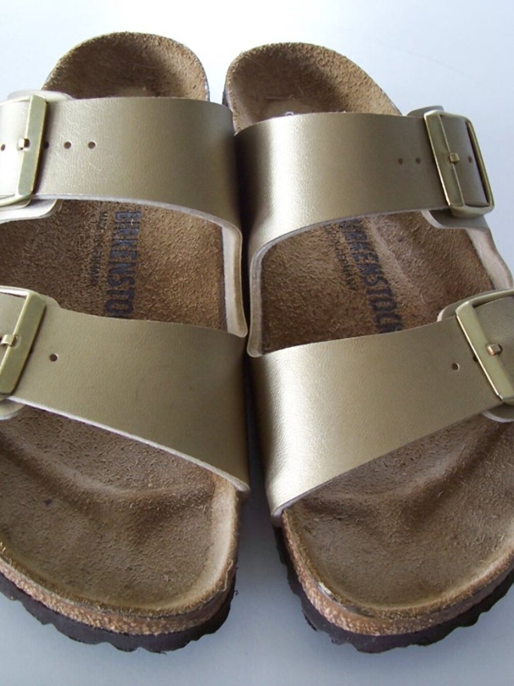 Birkenstock Arizona Big Buckle Leather Metallic Gold Two Strap Sandals Excellent